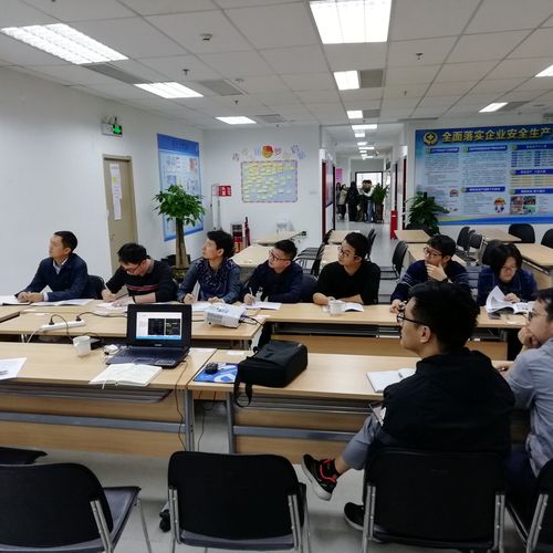 深化技术交流，共筑轨道安全——安全技术部组织召开双轨式钢轨探伤仪产品介绍及探伤技术交流会